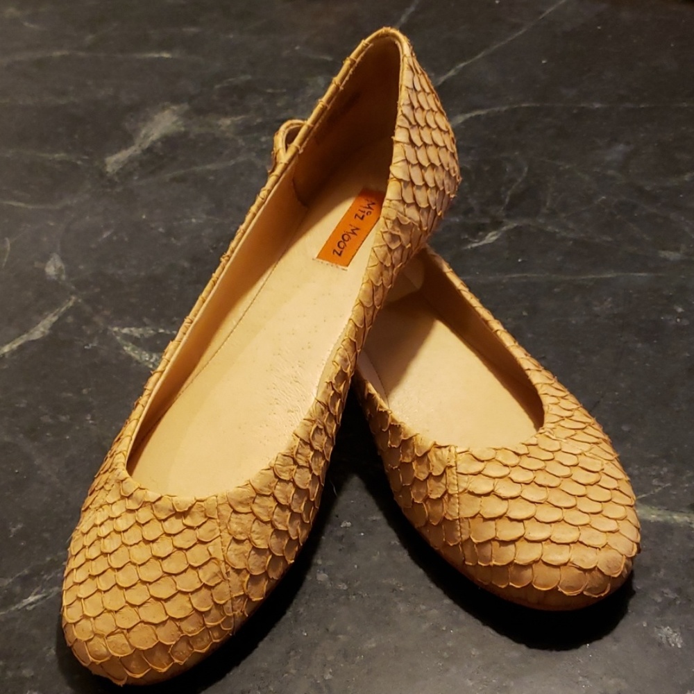 Womens Miz Mooz Textured Flat